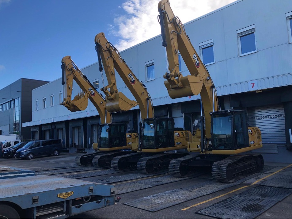 3 Caterpillar Machines to Ukraine